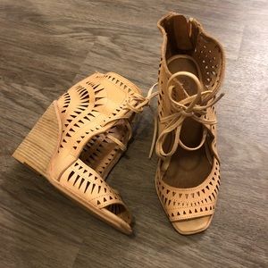 Jeffrey Campbell wedge rodillo